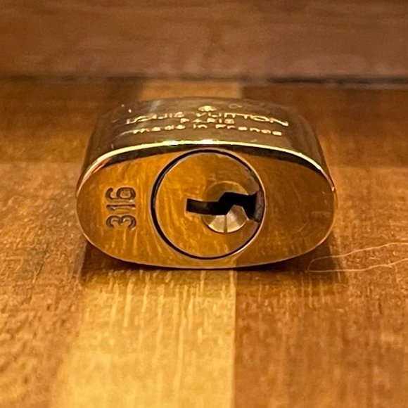 # 316 Authentic Louis Vuitton padlock with key - Picture 2 of 4